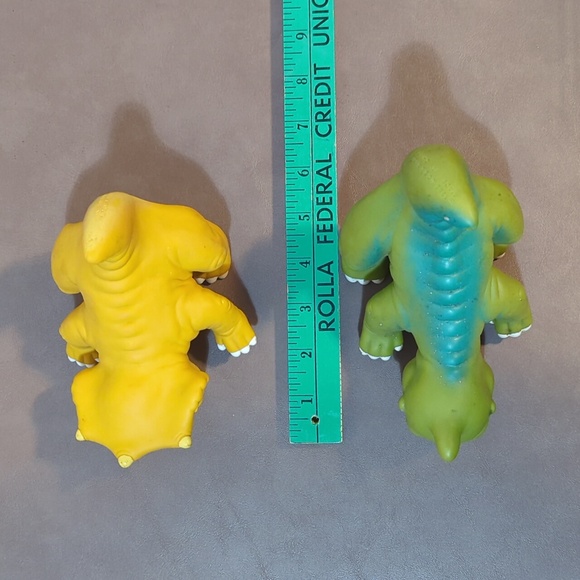 2 Vintage 1988 Pizza Hut Land Before Time Dinosaur Hand Puppets Ducky Cera Promo - Picture 8 of 11